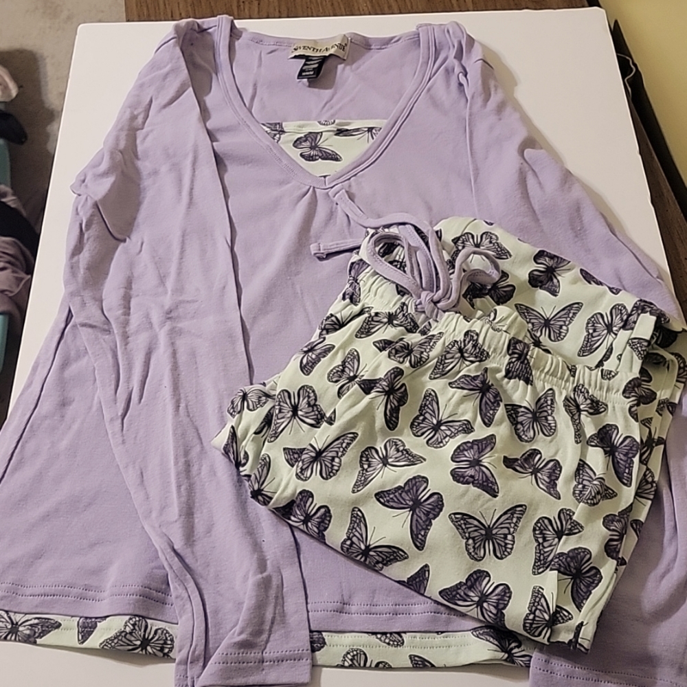 Seventh Avenue Lavender Butterfly Pajamas, Size Medium